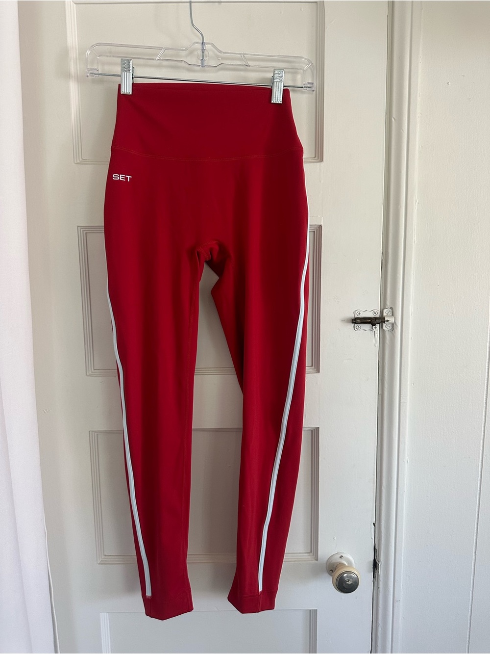 SET Active Red Leggings with light blue Side Stripes